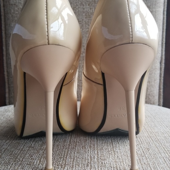 Cream open-toe patent leather stilettos - Picture 6 of 8
